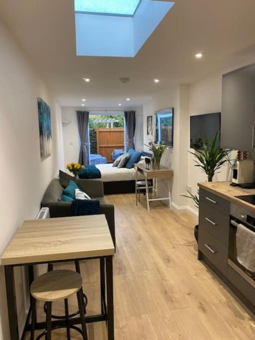 Stylish 1 Bedroom Studio Outdoor Area And Hot Tub Bournemouth Exterior photo